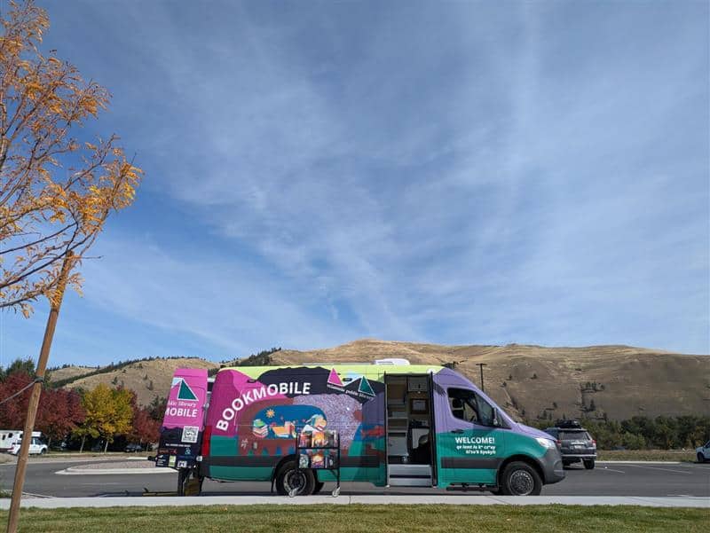 Bookmobile: Books and Baseball with the Missoula Paddleheads 548 MPL Bookmobile