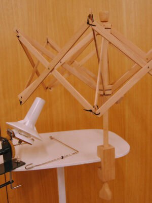 Yarn swift and ball winder